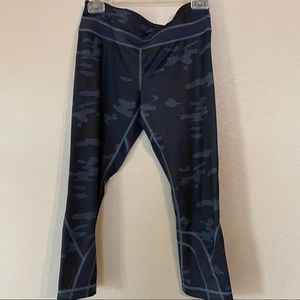 Lululemon camo Inspire crops 8